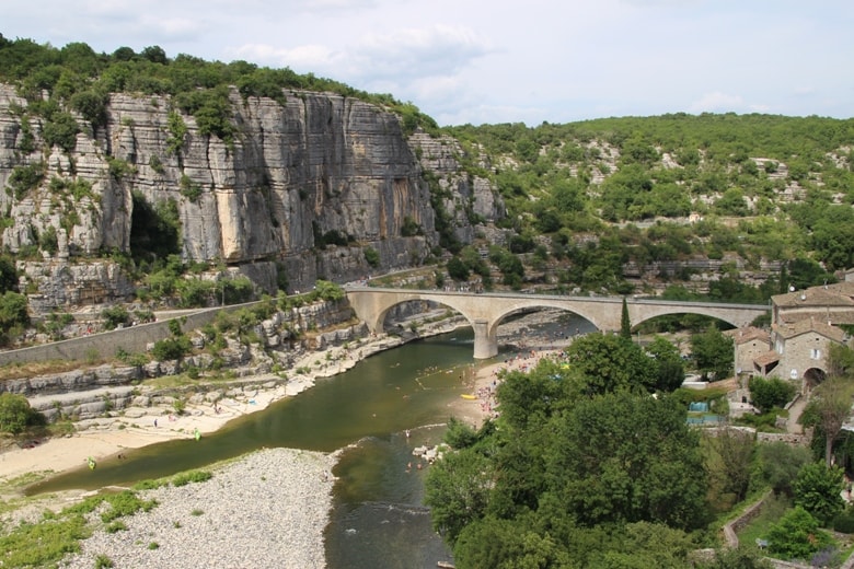 Vue depuis l'église romane Balazuc