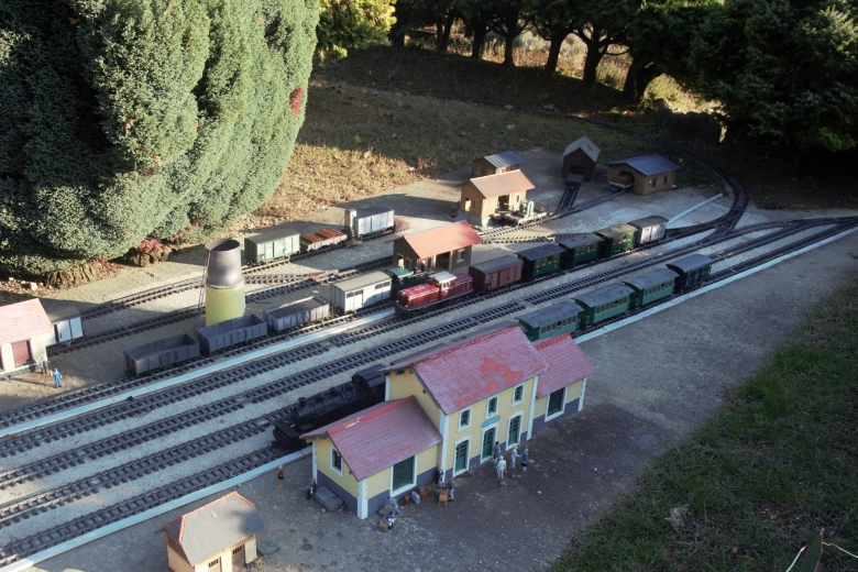 Visite des voies ferrées miniatures sous la gare de l'est